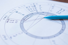 Juan Cruz Sirius recurre a dos métodos astrológicos para sus predicciones. Foto: Freepik