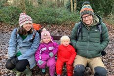 Lee y Louise esperan que al compartir el cuidado de los niños a partes iguales sean un buen modelo para sus hijos. Foto: LEE HARMAN