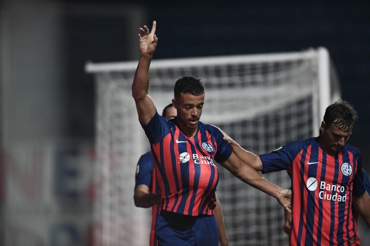 Di Santo marcó su primer gol oficial con San Lorenzo. Foto: Prensa San Lorenzo