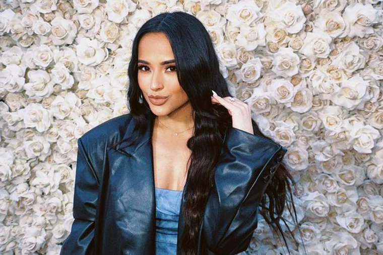 Becky G tiene 26 años de edad.