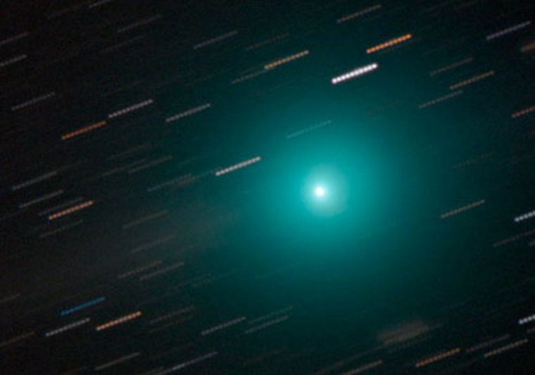 A simple vista, el Lulin parece un ligero parche de gas flotante de oro junto a Saturno, dijo un astrónomo. Foto: web