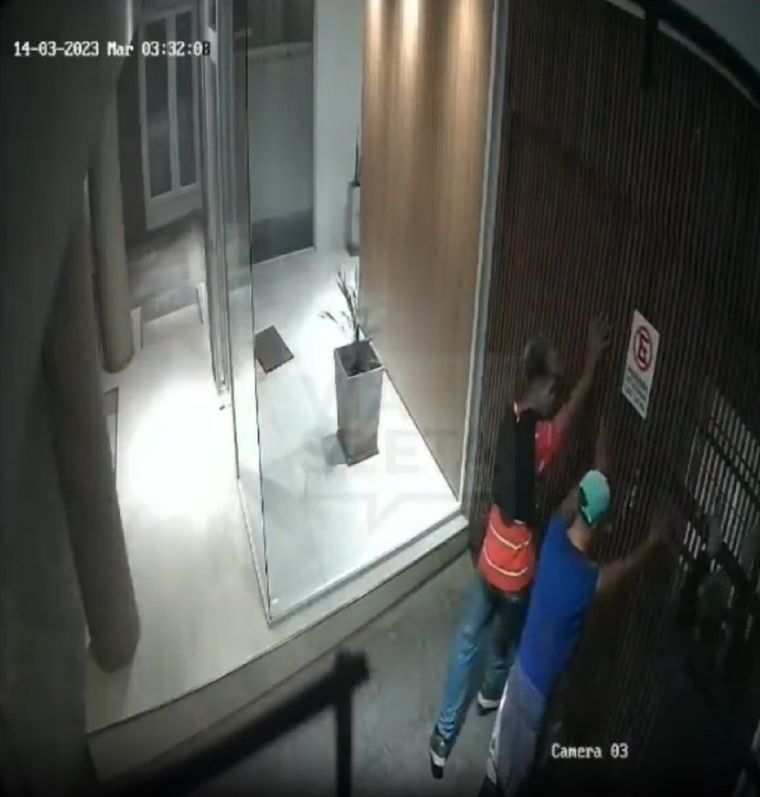 Las cámaras de seguridad ahora captan a niños cada vez menores robando Foto: Captura de video