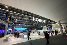 Honor innova con un teléfono robot con gimbal integrado.