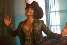 Foto: Amico Hoops - https://amicohoops.net/wp-content/uploads/2021/04/Angela-Aguilar-This-is-what-a-Mexican-music-princess-looks.jpg