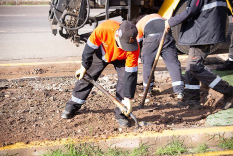 Tras las críticas, el municipio puso en marcha una primera etapa de reparación sobre la ciclovía de Regalado Olguín. Tras las críticas, el municipio puso en marcha una primera etapa de reparación sobre la ciclovía de Regalado Olguín.