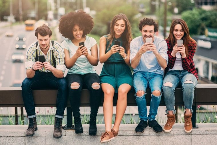 WhatsApp, Audios, Facebook