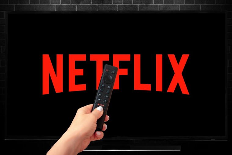 Netflix también permite enviar contenido a la pantalla grande mediante un ícono. Netflix también permite enviar contenido a la pantalla grande mediante un ícono.