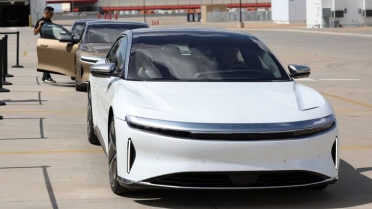 El Lucid Air Dream Edition puede recorrer más de 800 kilómetros con una sola carga de la batería. Foto: REUTERS