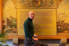 “No me visto para hacer ningún tipo de declaración en cuanto a mi sexualidad. Me visto así porque me gusta”, aclara el abuelo fashionista. Foto: Instagram