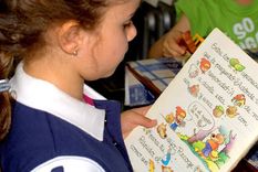 El año pasado, Kate Cain recibió el Premio Hollis Scarborough de la AIM Academy, uno de los reconocimientos más prestigiosos del campo de la alfabetización. El año pasado, Kate Cain recibió el Premio Hollis Scarborough de la AIM Academy, uno de los reconocimientos más prestigiosos del campo de la alfabetización.