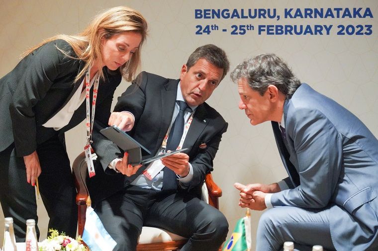 Massa en Brasil El ministro de Economía, Sergio Massa con el ministro de Hacienda brasileño Fernando Haddad Foto: Prensa Economía