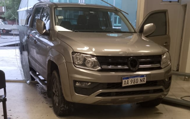 Según los médicos, actualmente el conductor se encuentra sedado por una excitación psicomotriz. Foto: X