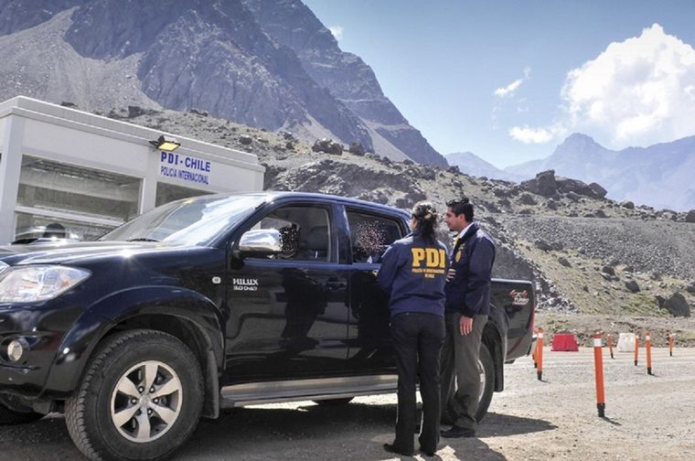 Dos mendocinos fueron detenidos en Chile por llevar a una familia venezolana de forma clandestina Foto: Losandesonline.cl