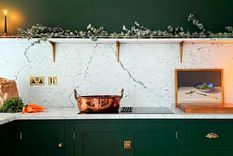 En lugar de plástico utilizar utensilios de cocina que sean de  acero inoxidable, hierro fundido o revestidos de cerámica. Foto: deVOL Kitchens