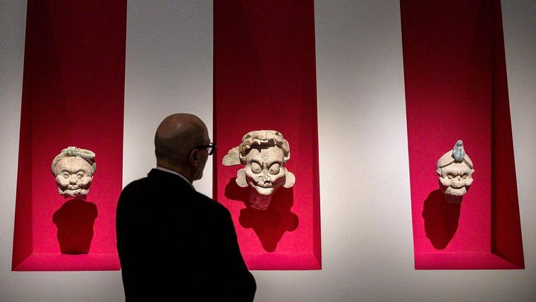 El arte maya es exhibido por museos de todo el mundo y las lenguas mayas se están difundiendo gracias a sus hablantes.