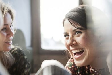 MDZol | Expertos aseguran que hay ciertas técnicas de conversación que podrían ser útiles para ayudarnos a crear conexiones más profundas con nuestros interlocutores. Foto: GETTY IMAGES