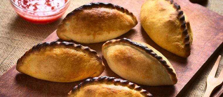 Prepara estas deliciosas salteñas para compartir con amigos o familia Foto: TasteAtlas