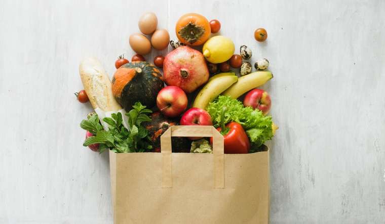 Alimentación saludable, rica en vegetales y frutas y reducir el consumo de sal. Foto: Shutterstock