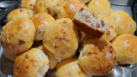 Descubrí la receta de pancitos con salame que todos van a amar. Descubrí la receta de pancitos con salame que todos van a amar.