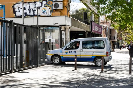 Este bono de PAMI asciende a $44.108,08 desde mayo y se actualiza dos veces al año según la Canasta Básica Alimentaria. Este bono de PAMI asciende a $44.108,08 desde mayo y se actualiza dos veces al año según la Canasta Básica Alimentaria.