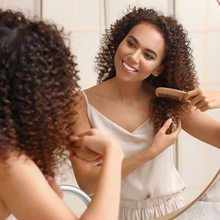 Ten en cuenta estos consejos para tener tus rizos definidos. Foto: Shutterstock