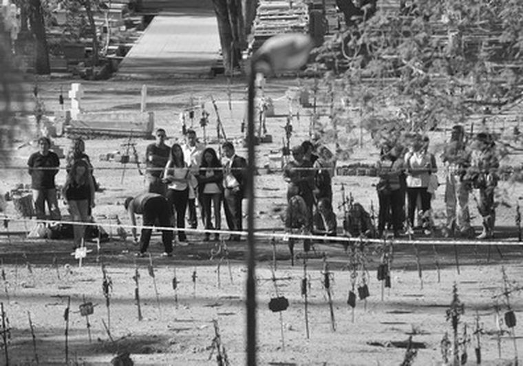 Los expertos trabajarán hoy sólo en una de las tumbas.