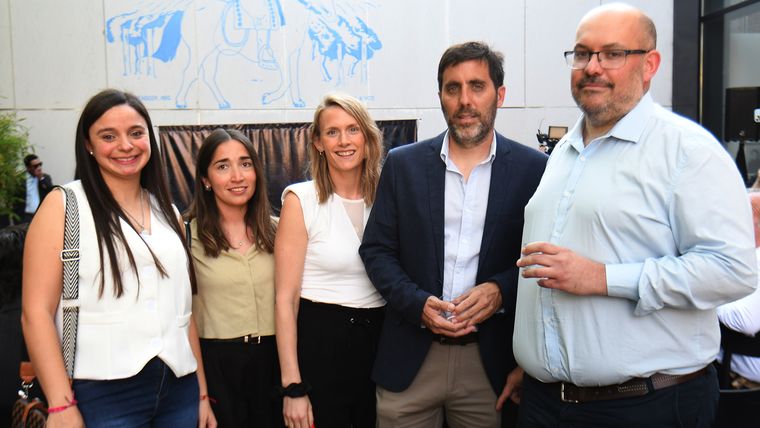 Érika Alemanno, juliana Olivera, Julia Arnulphi, Gabriel Parra y Mauro Esnaola. Érika Alemanno, juliana Olivera, Julia Arnulphi, Gabriel Parra y Mauro Esnaola.