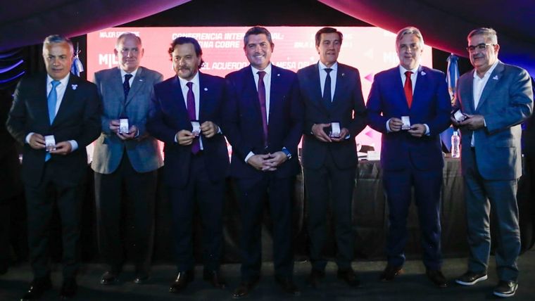 Los gobernadores de la Mesa del Cobre presionan a las empresas para que construyan las minas. Foto: Gentileza
