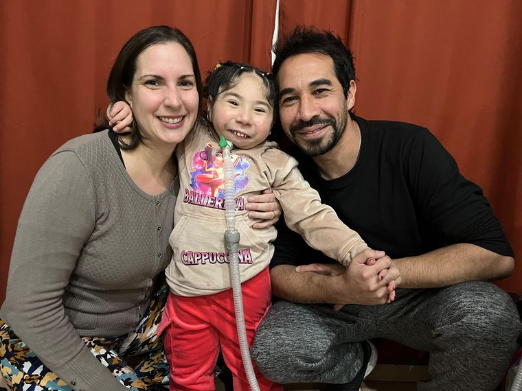 Florencia y Germán comparten los cuidados de Pili. Ambos gestionan su cuenta de TikTok. Florencia y Germán comparten los cuidados de Pili. Ambos gestionan su cuenta de TikTok.