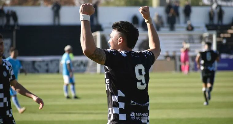 Luis Silba celebra el segundo gol de Gimnasia. Foto: Twitter Gimnasia y Esgrima