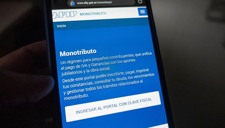 Hasta el 30 de septiembre hay tiempo de recategorizarse en el monotributo social, y por el momento la AFIP no analiza cambios en los plazos. Foto: Santiago Tagua/MDZ