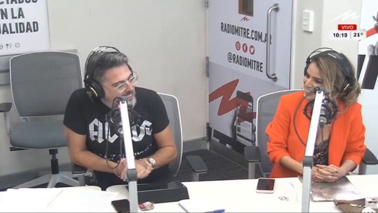 Marina Calabró y Rolando Barbano aparecieron en público por primera vez como novios. Foto: Captura de video Radio Mitre.