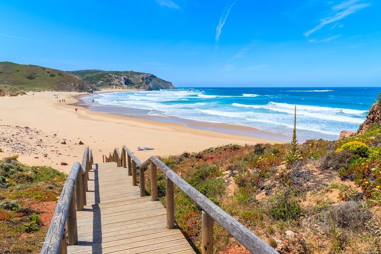 Las playas del sur de Brasil mantienen aguas cálidas durante marzo y siguen invitando a meterse al mar.