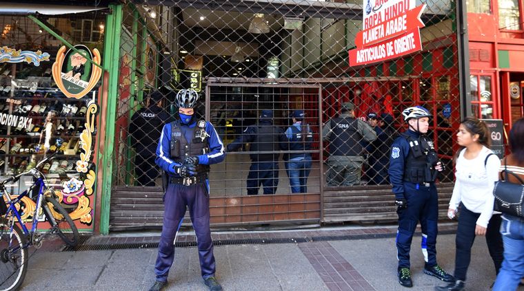 Un hombre ingresó y realizó un disparo al aire en la Galería Tonsa. Foto ilustrativa Foto: Archivo MDZ