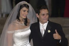 Marc Anthony junto a Dayanara Torres en su boda. Foto: N.J.com