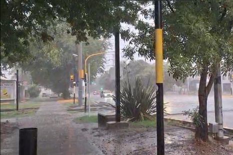 la tormenta finalmente si llego a mendoza: lluvias, inundaciones y caida de granizo la tormenta finalmente si llego a mendoza: lluvias, inundaciones y caida de granizo