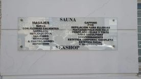 El lugar fue allanado y se secuestraron preservativos, de los cuales uno estaba usado