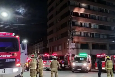 Un incendio dejó cuatro heridos y 900 evacuados en un hotel de Bariloche