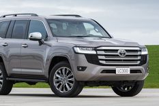 toyota lanzo la land cruiser 300 2022: precios y todos los detalles