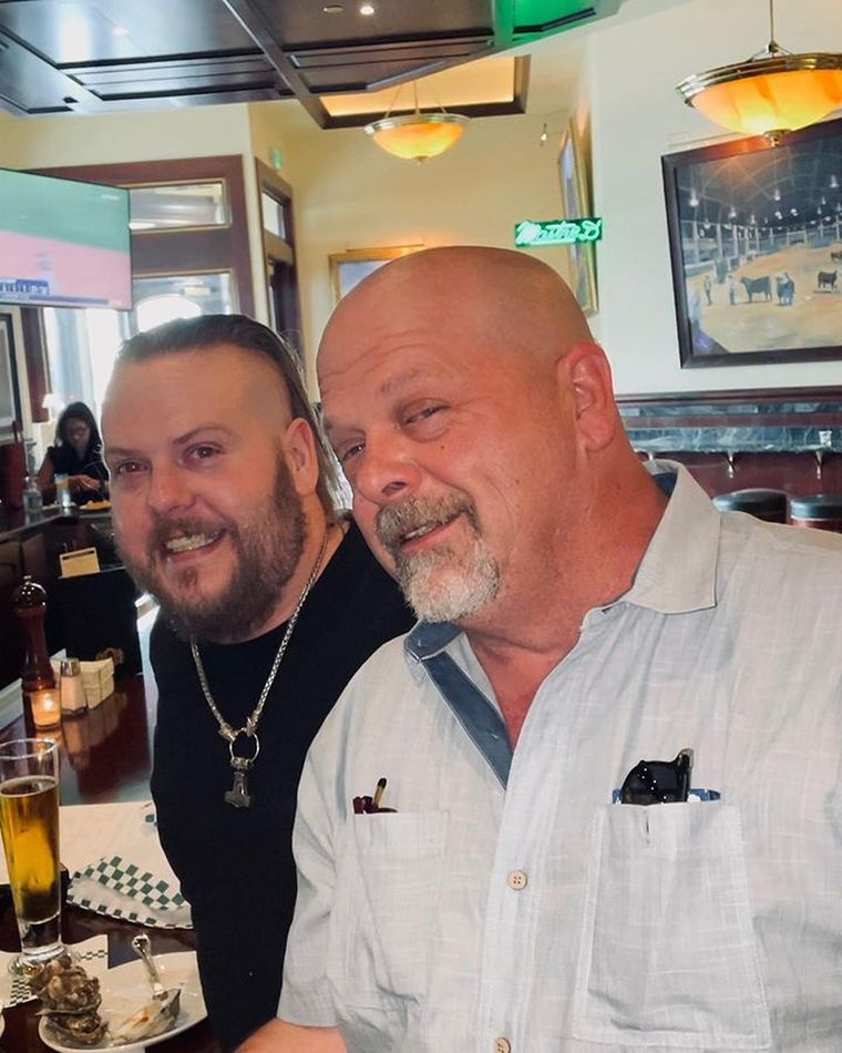 Rick Harrison junto a su hijo Adam Foto: Instagram @rick_harrison