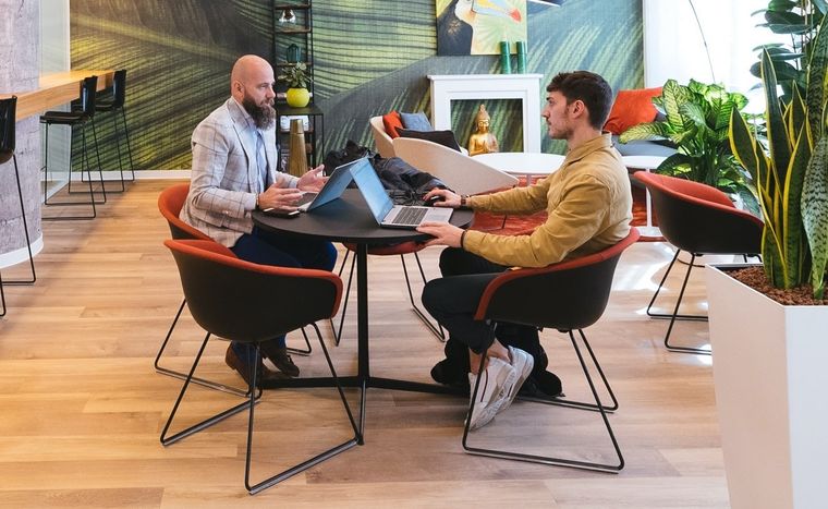 Coworking, nueva modalidad elegida por muchos para hacer más eficientes sus horas de trabajo. Foto: Foto: Freepik