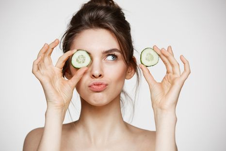 ¿Tu cara pide ayuda? Probá estos trucos helados que están salvando pieles reales. Foto: Freepik