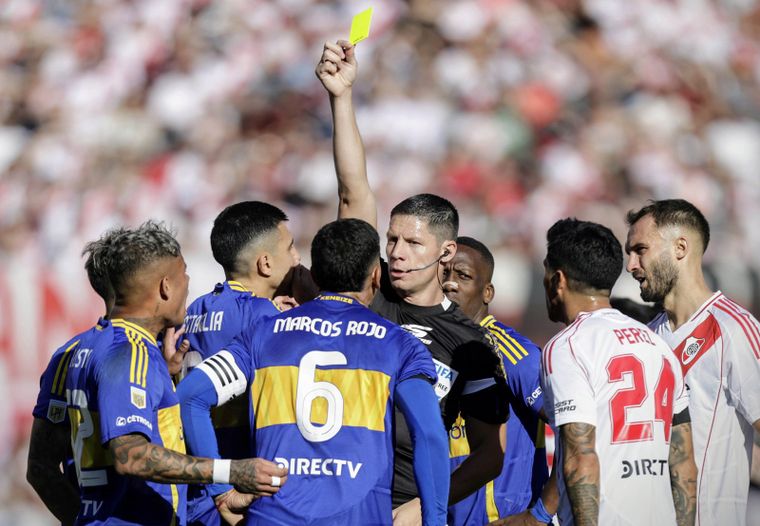 Nicolás Ramírez hará historia al dirigir su tercer Superclásico consecutivo.