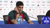Achraf Hakimi reaccionó con sorpresa durante una conferencia.
