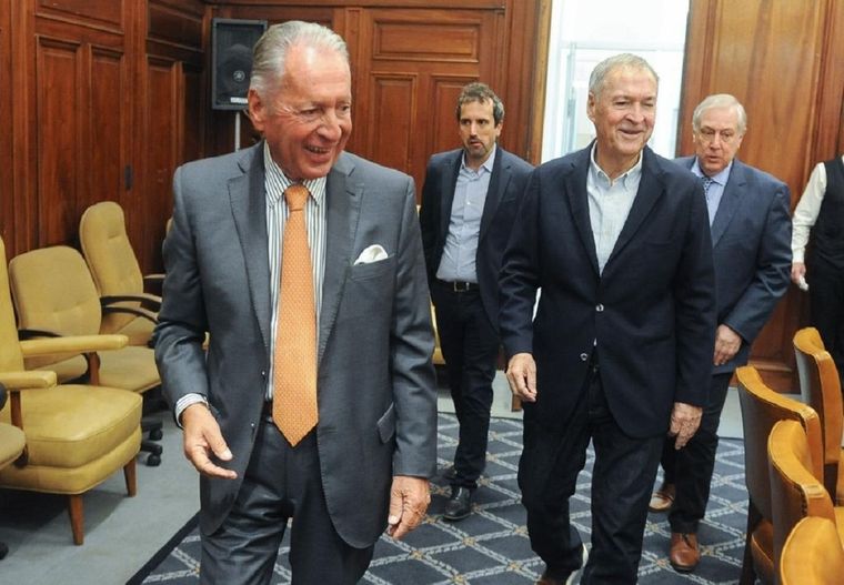 Juan Schiaretti junto al titular de la UIA, Daniel Funes de Rioja.