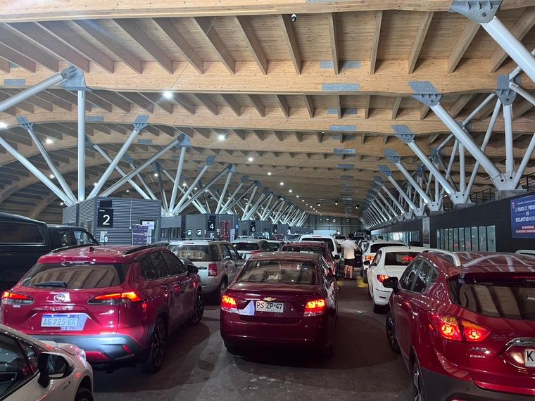 El fortalecimiento de la moneda chilena encarece el costo de vida para los visitantes que pagan con pesos argentinos, justo antes del inicio de la temporada de verano.