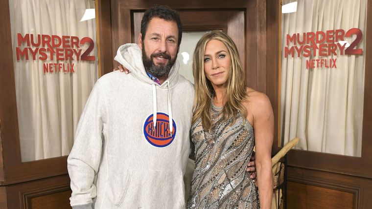 Jennifer Aniston y Adam Sandler parecen un matrimonio y esta es la razón Adam Sandler y Jennifer Aniston en la premiere de Murder Mystery 2. Foto: Charley Gallay/Getty Images