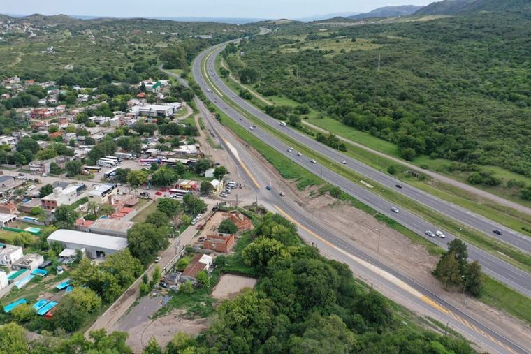 En este pueblo cordobés, el paisaje serrano y la tranquilidad se combinan para ofrecer una experiencia de descanso auténtico.