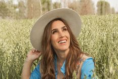 Soledad Pastorutti nos anima a llevar prendas de denim todo el 2022 Foto: Instagram