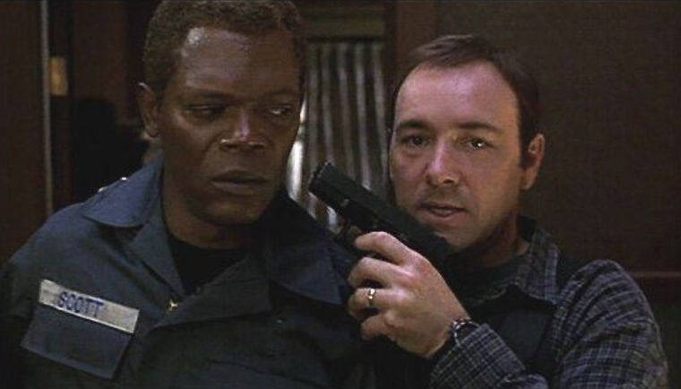 Samuel L. Jackson y Kevin Spacey protagonizan uno de los thrillers más intensos del catálogo actual. Foto: Archivo Samuel L. Jackson y Kevin Spacey protagonizan uno de los thrillers más intensos del catálogo actual. Foto: Archivo